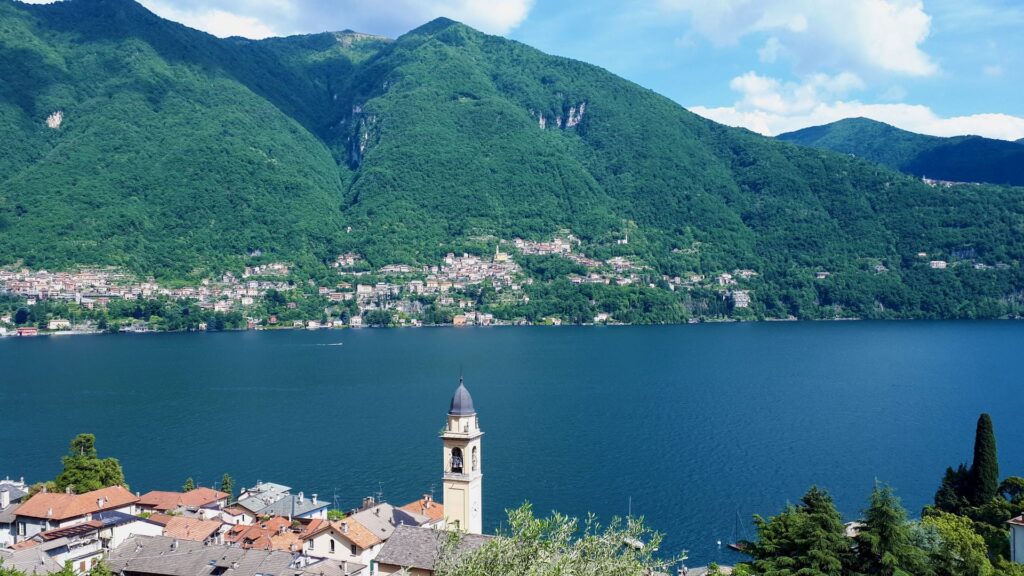 Campanile di Laglio e panorama sul lago 