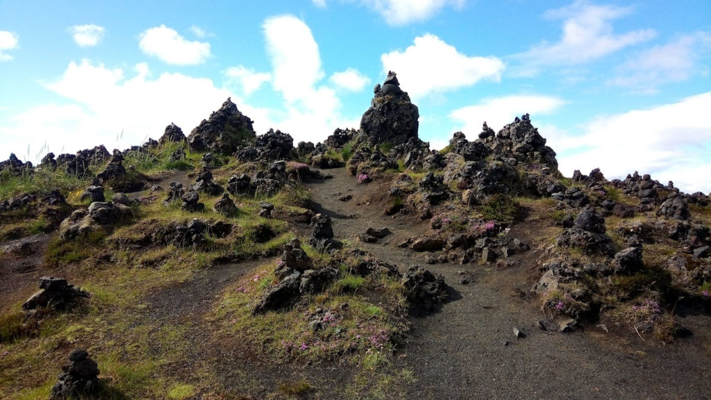 Ometti di Roccia Lavica in Islanda