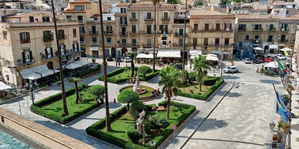 Piazza Vittorio Emanuele a Monreale