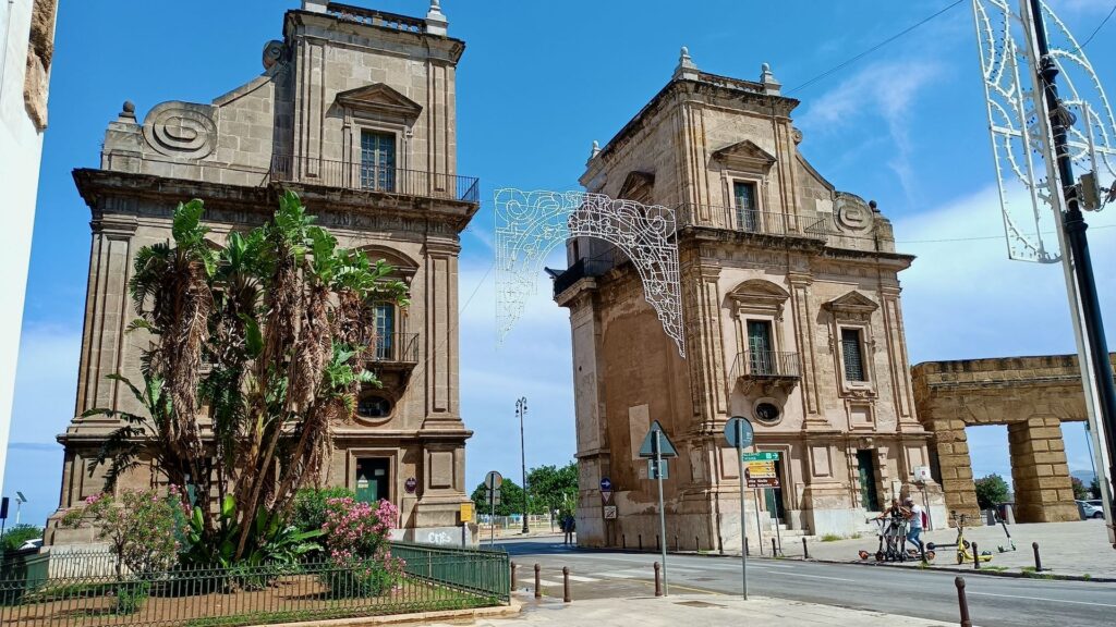 Porta Felice a Palermo, inizio di Via Vittorio Emanuele